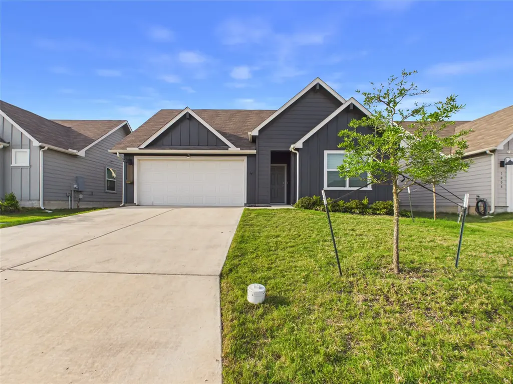 1012 Betsy Dr Dr, Seguin