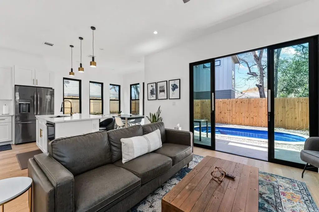 910 Tillery St A, Austin