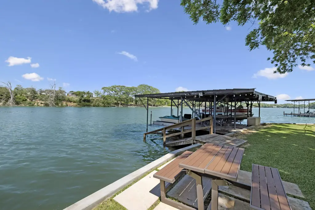 1435 E Zipp Rd, New Braunfels