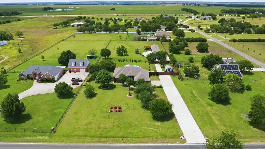 339 County Road 368, Taylor