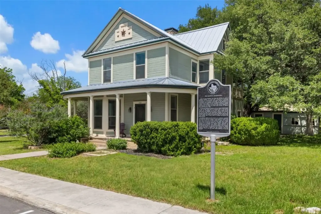 208 Avenue G, Johnson City