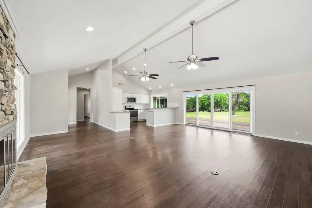 18 Country Ln, Wimberley