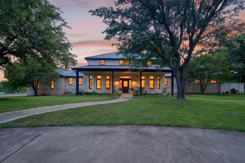 237 Waters Edge, Burnet