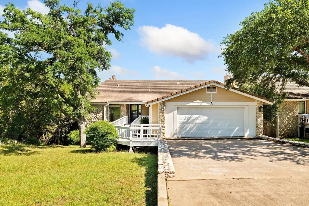 310 Dogie Dr A, Horseshoe Bay