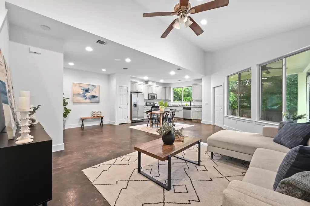 3306 Thomas Kincheon St, Austin