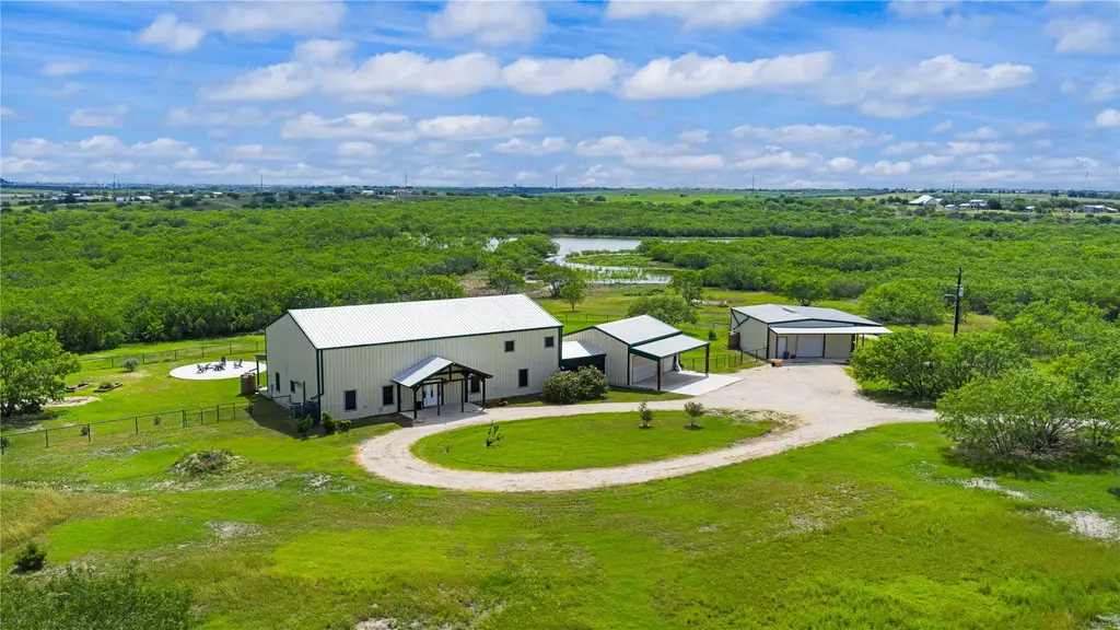 1293 Pioneer Rd, Seguin