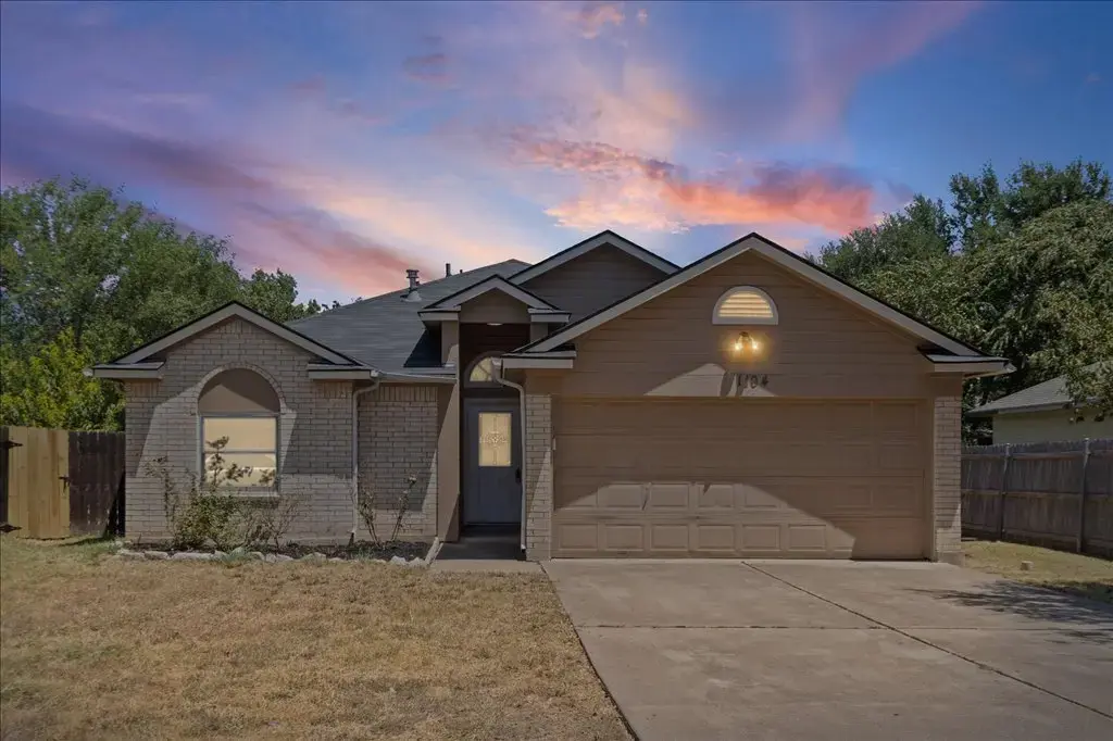 1104 Winecup Ct, Leander