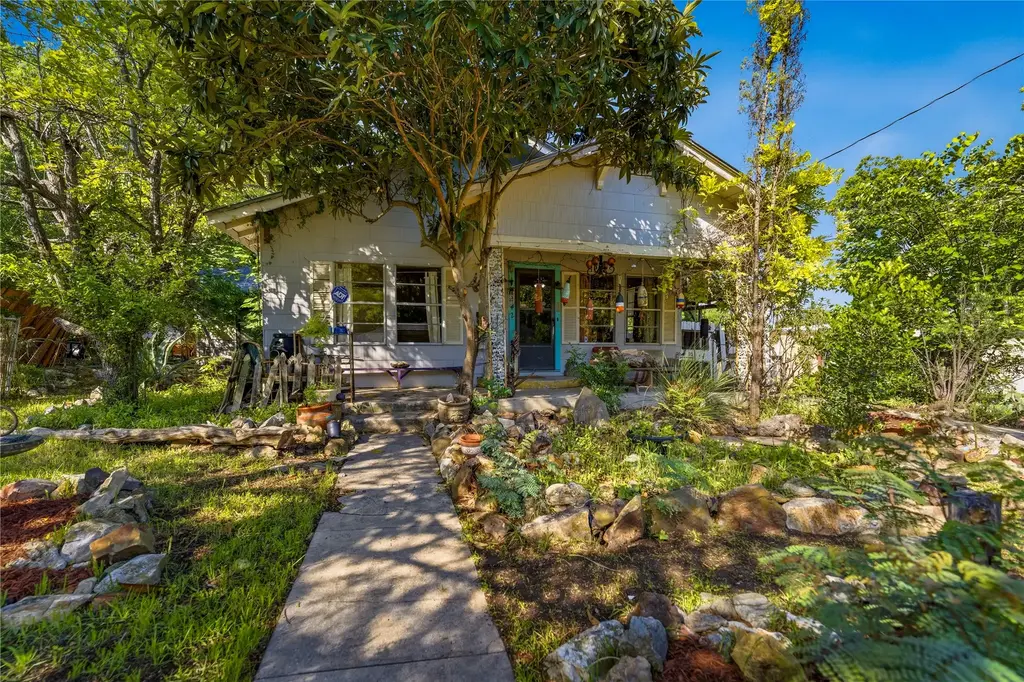 242 S Sycamore Ave, New Braunfels