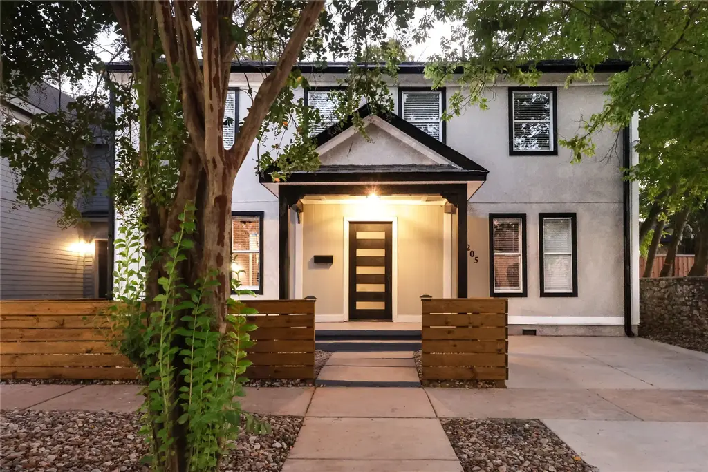 1205 E 9th St, Austin