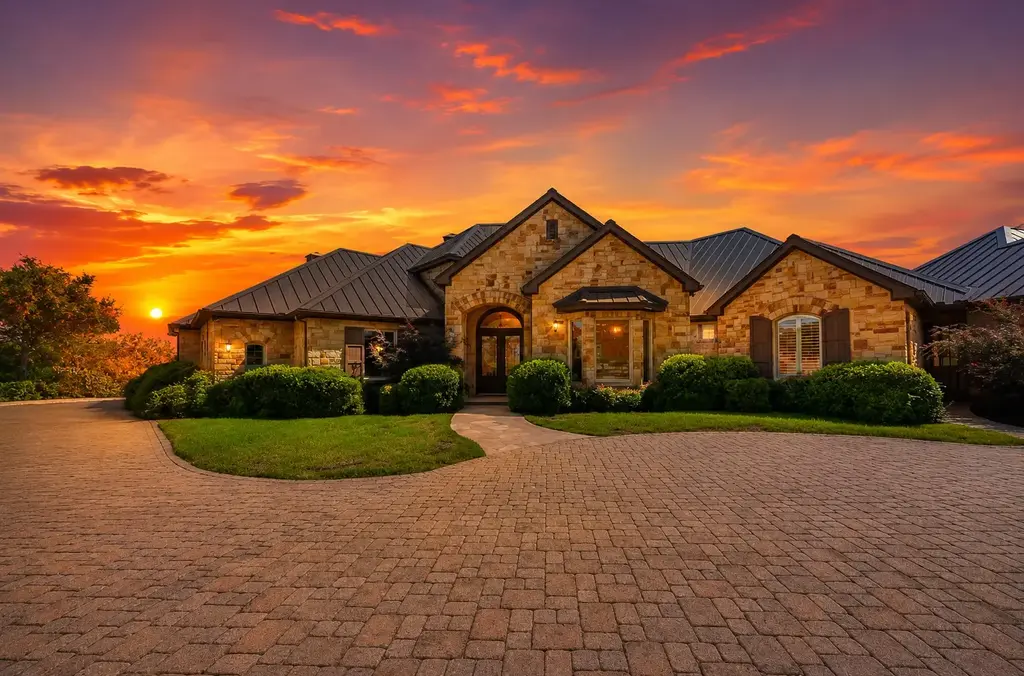 259 Chimney Cove Dr, Marble Falls