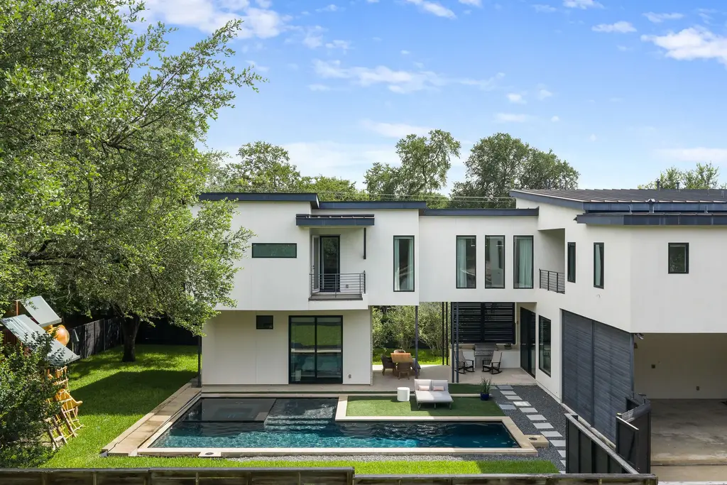 208 Reveille Rd, West Lake Hills