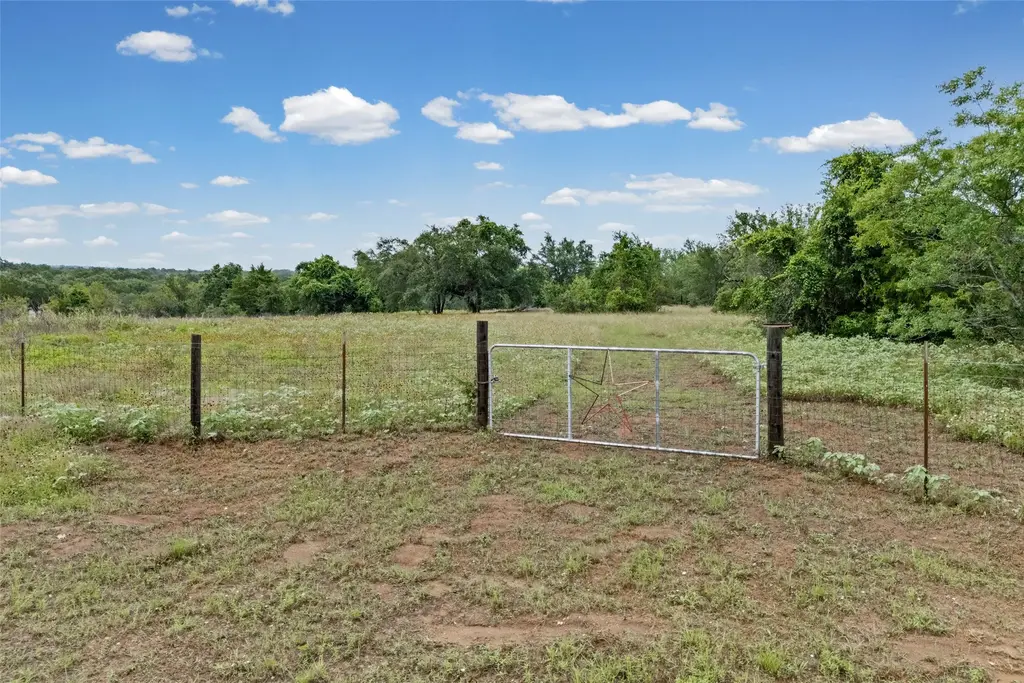 000 Oil Field Rd, Lockhart