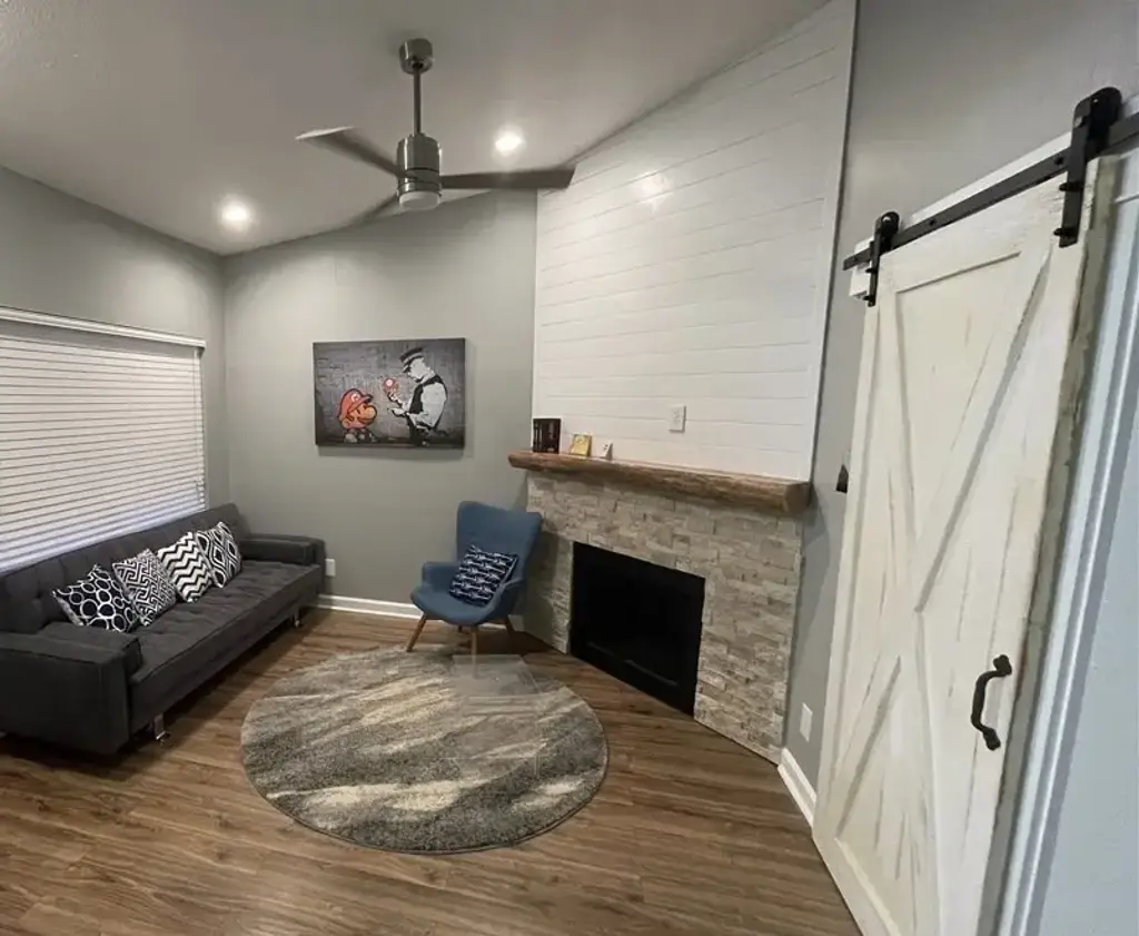 421 W San Antonio St H3, San Marcos