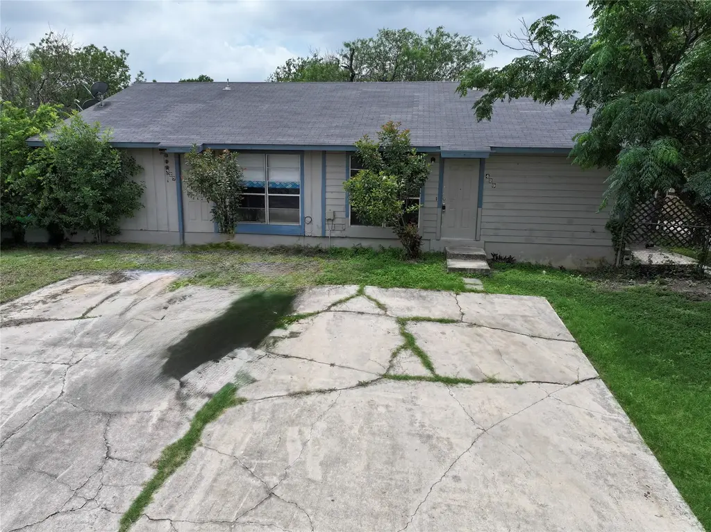 427-429 Zachry Dr, San Antonio