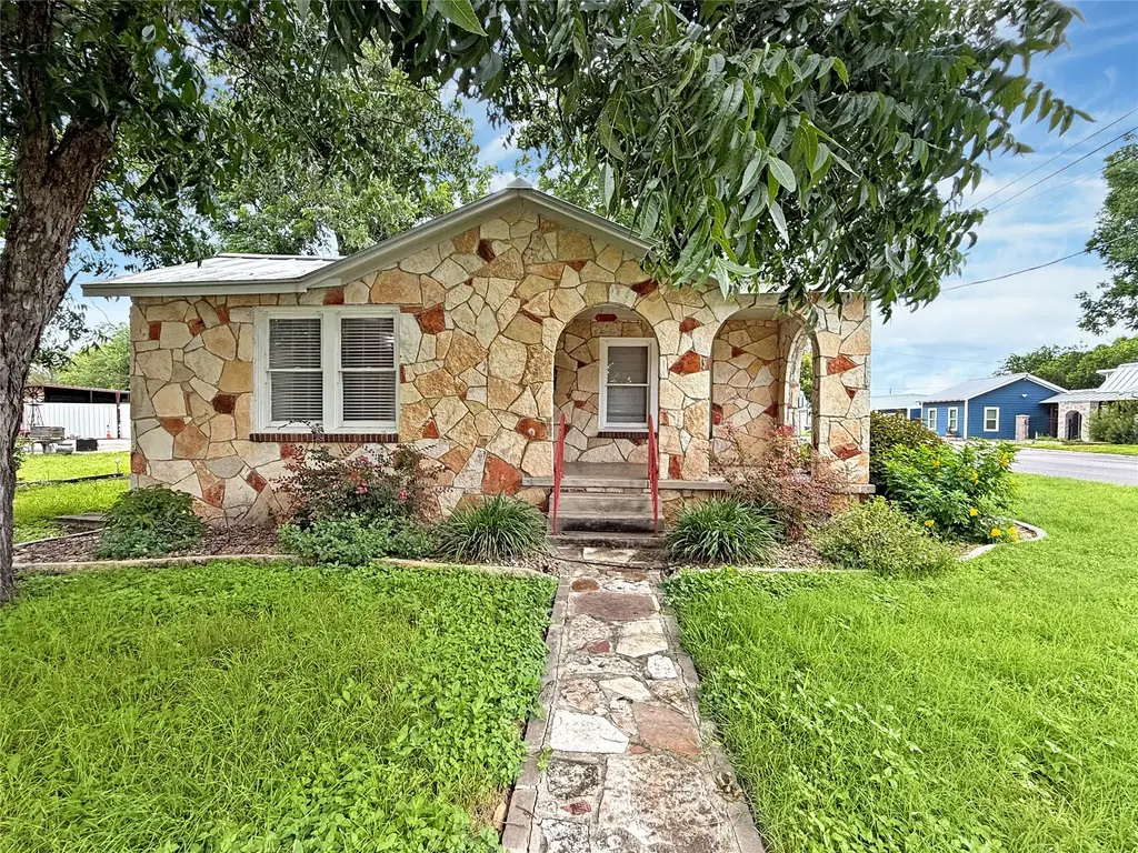 1195 W Coll St, New Braunfels