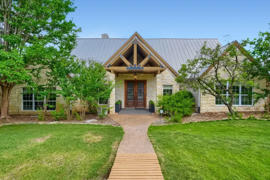 222 Winn Valley Dr, Wimberley