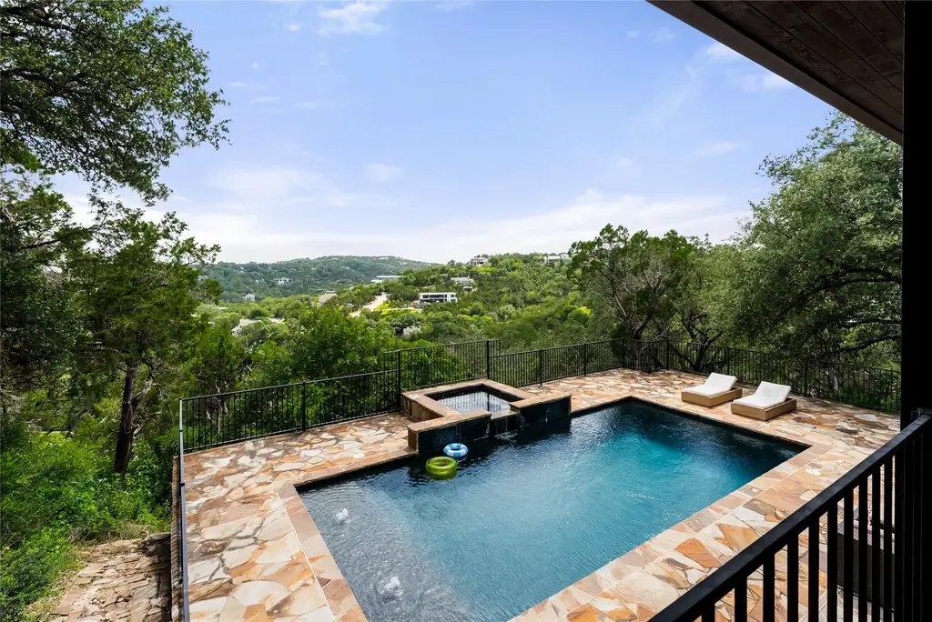 411 Skyline Dr, West Lake Hills