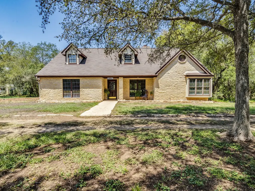 1112 Live Oak Loop, Buda
