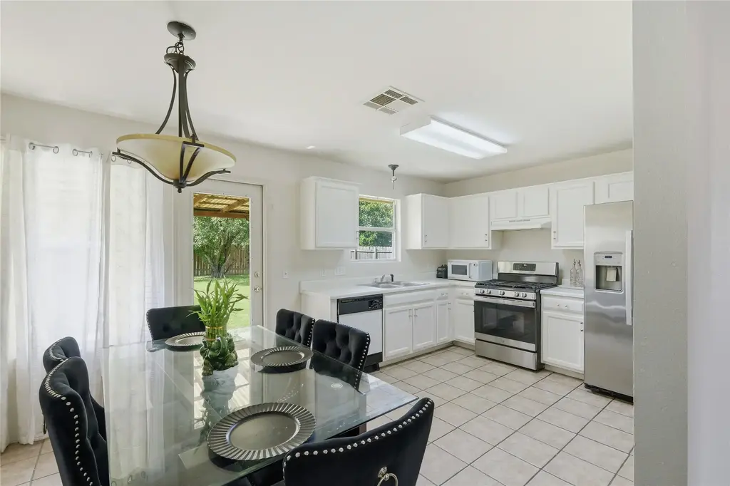 310 Raintree Dr, Georgetown