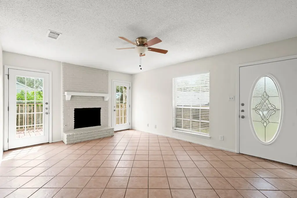 1404 Valleyridge Cir B, Austin