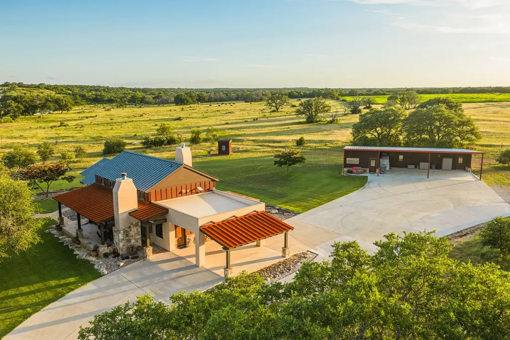 1509 County Road 326, Bertram