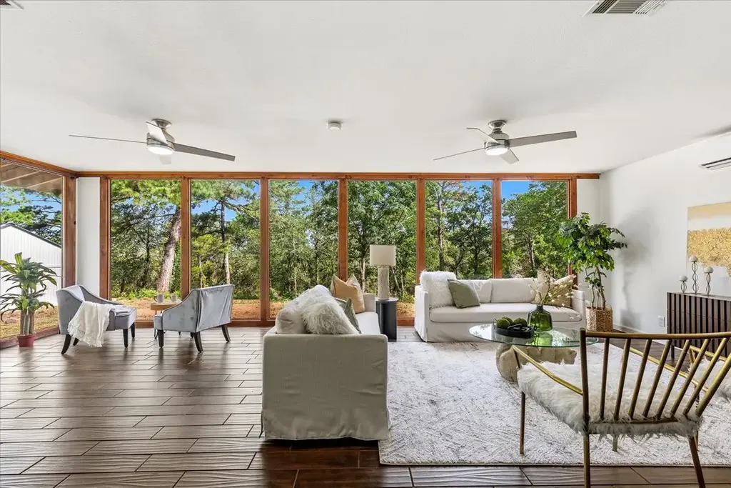 28 Lost Pines Ave, Bastrop