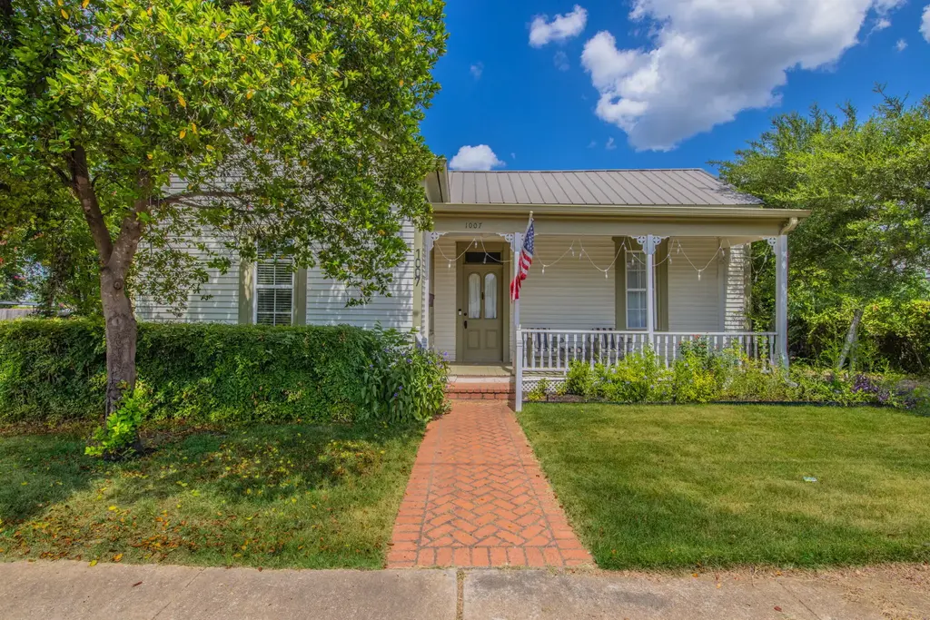 1007 Hill St, Bastrop