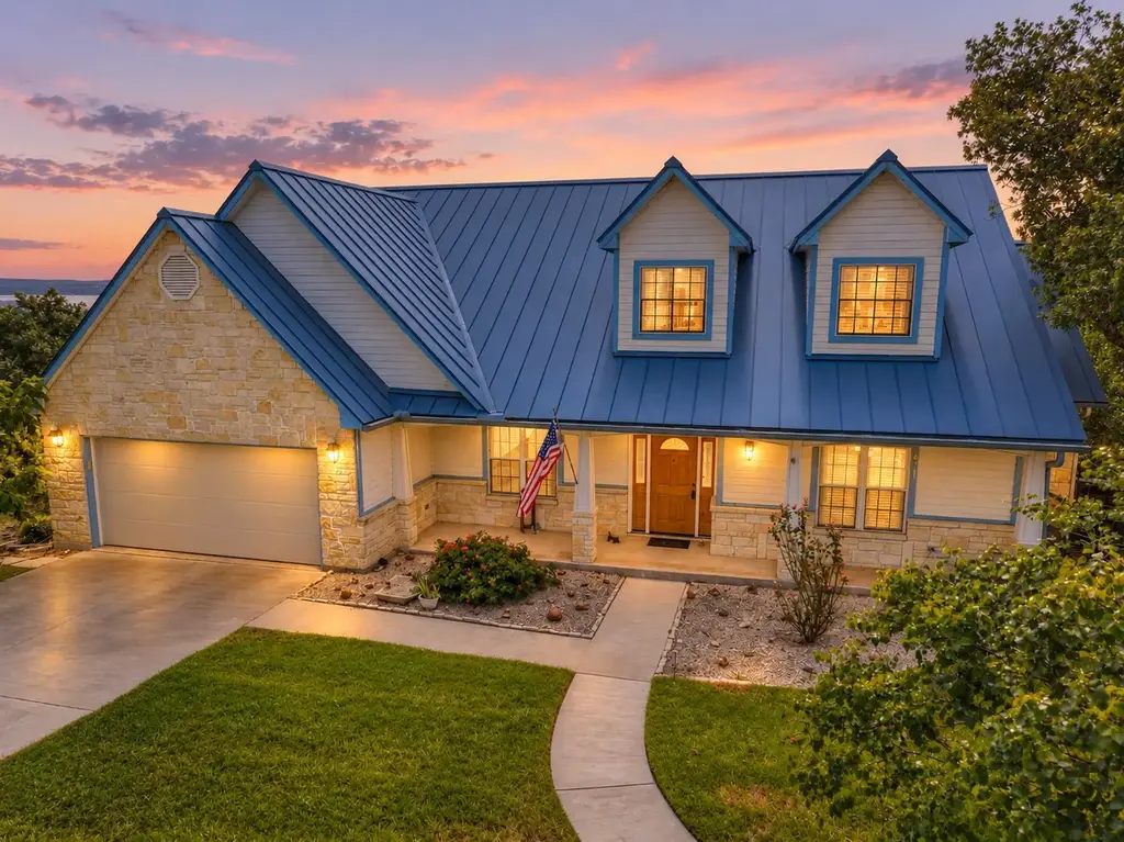 163 Riedel Ln, Canyon Lake