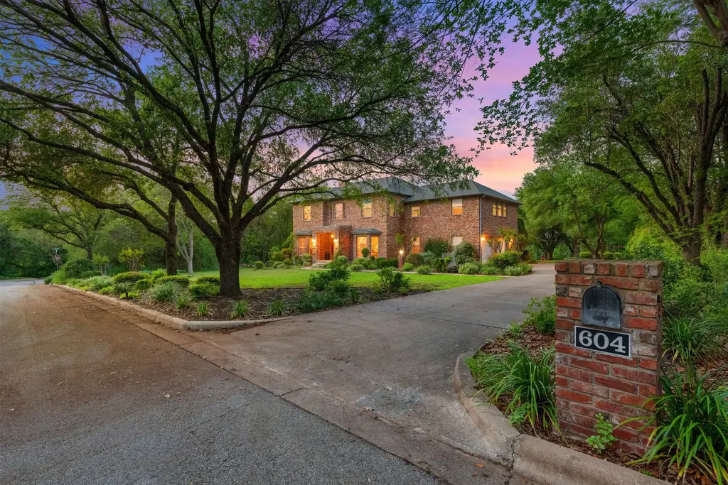 604 Rainbow Cv, West Lake Hills