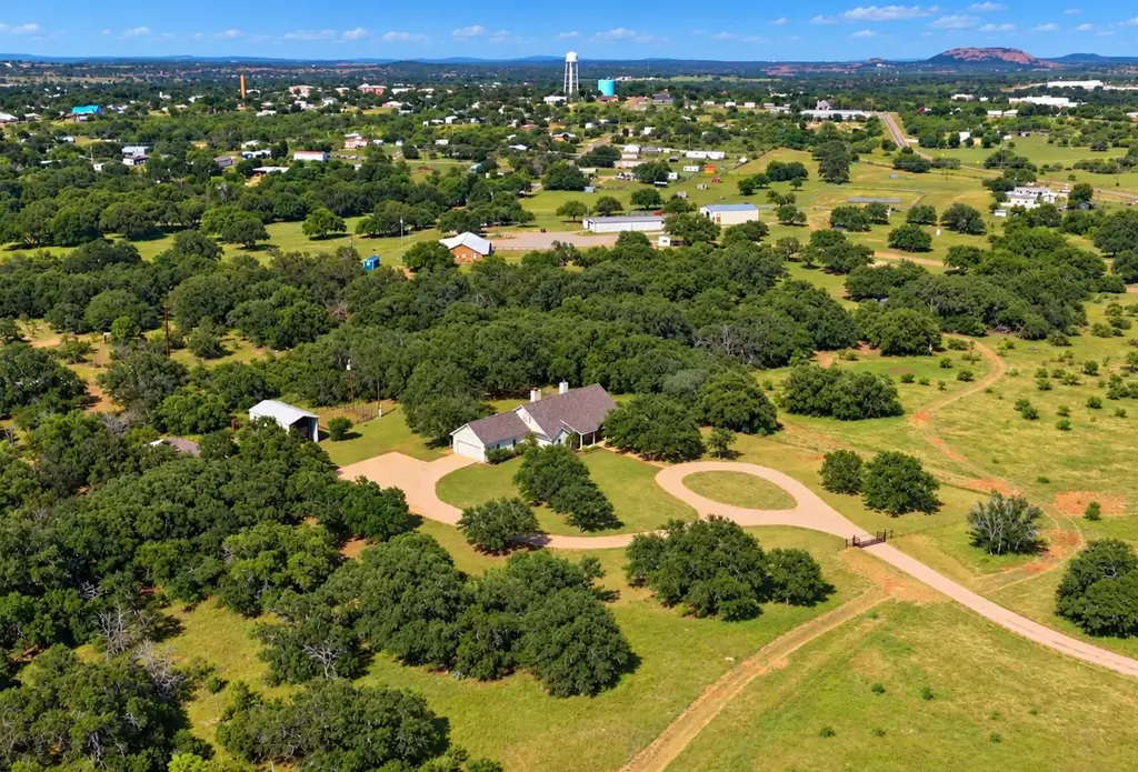 627 Ranch Road 2323, Llano