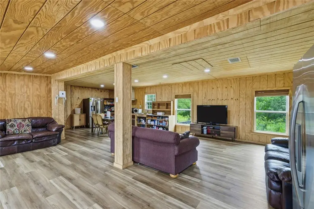 1221 Fm 812 A, Cedar Creek