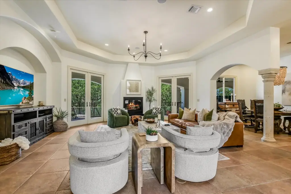 817 Woodcreek Ranch Rd, Wimberley