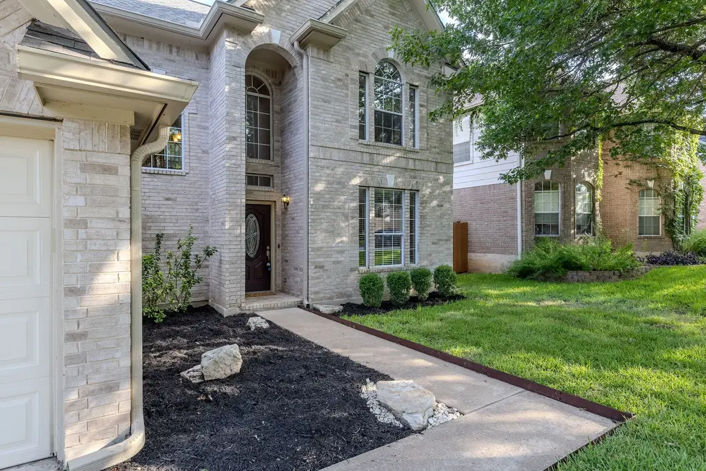 2021 Wood Glen Dr, Round Rock