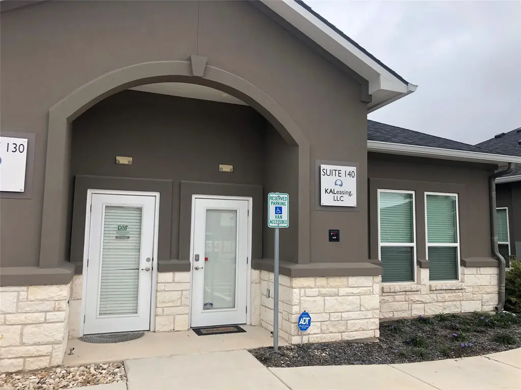 660 S Bagdad Rd 140, Leander