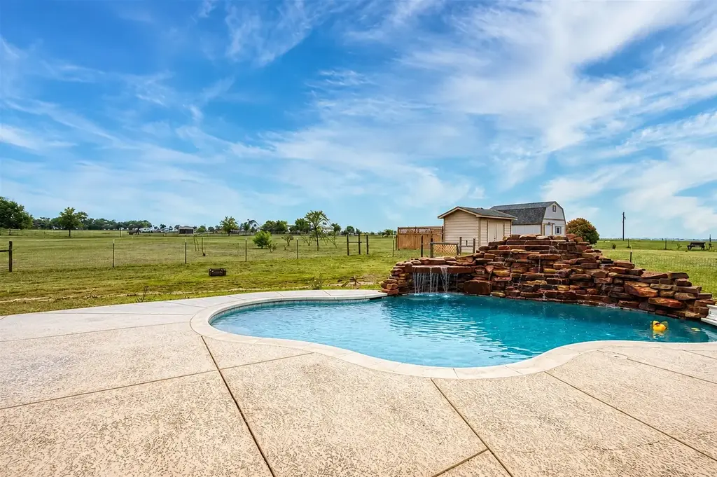 1103 County Road 149 Rd, Georgetown