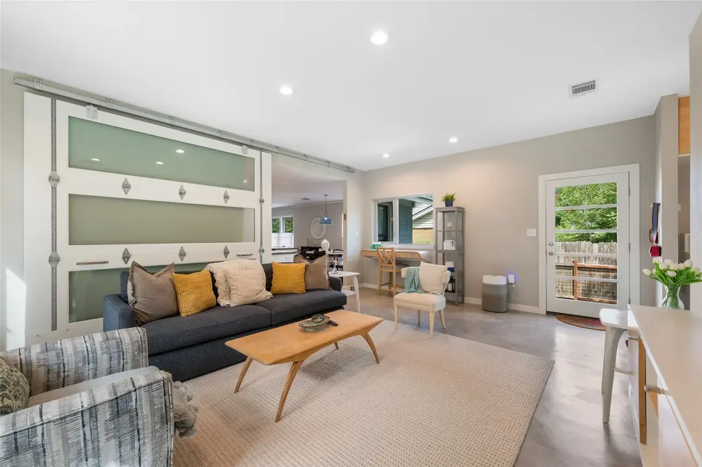1404 Justin Ln 1, Austin