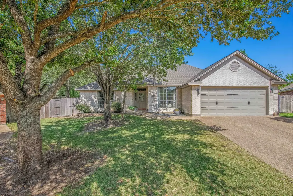 4420 Pickering Pl, College Station