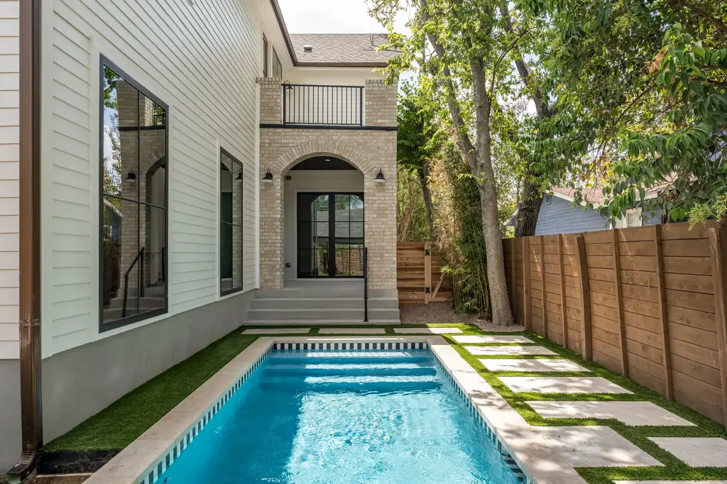 404 W 55th 1/2 St, Austin