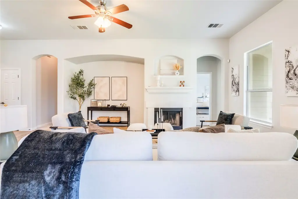 813 Kingston Lacy Blvd, Pflugerville