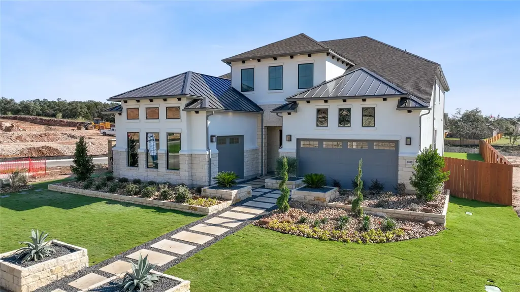 1300 Shelby Ln, Georgetown