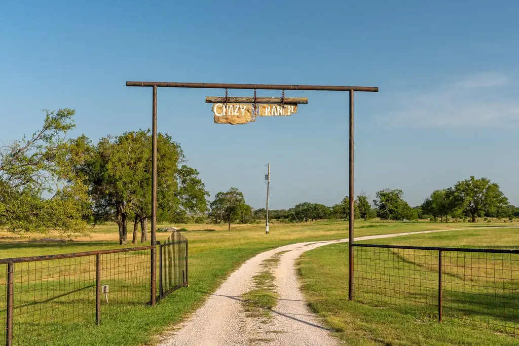 1702 County Road 2800, Lometa