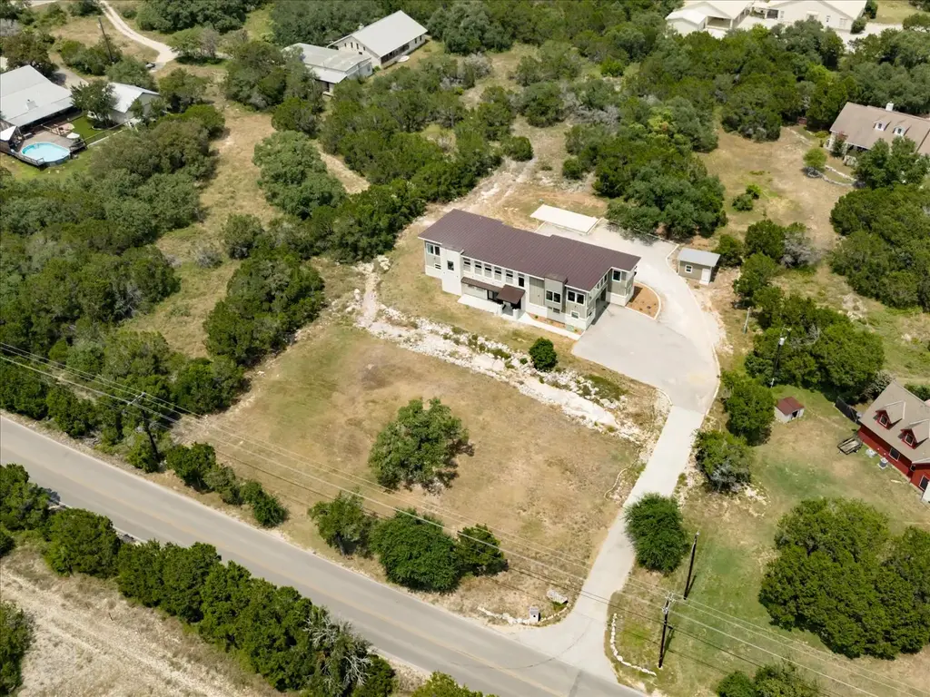 2010 Hoffmann Ln, New Braunfels