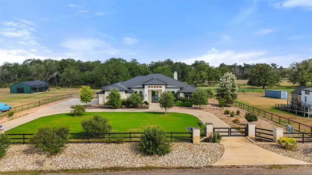 212 Doc Bryson, Bastrop