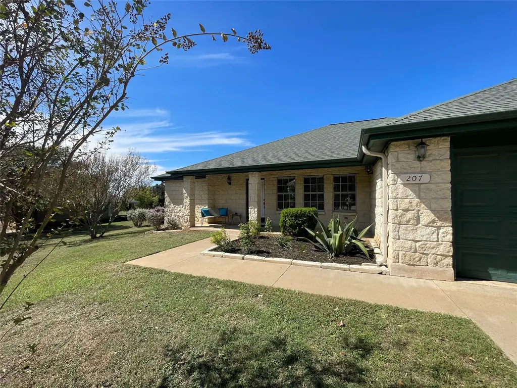 207 Meadow Oaks Dr, Dripping Springs