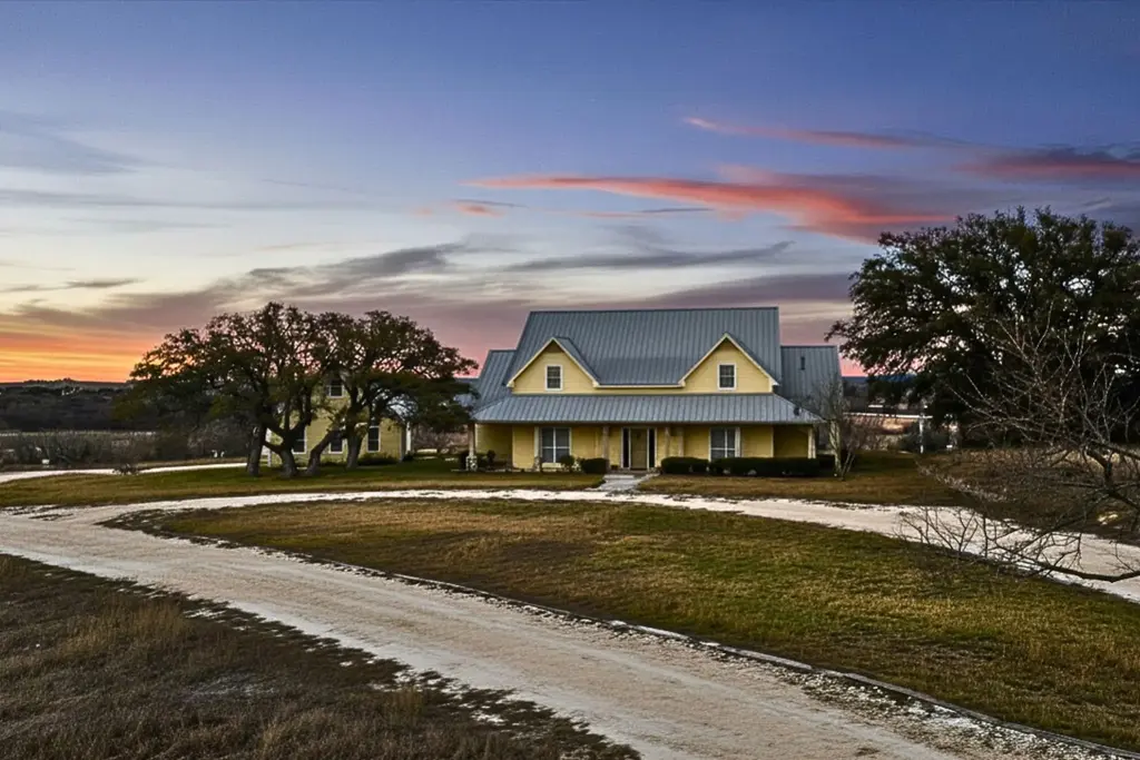 1274 County Road 2806, Lampasas
