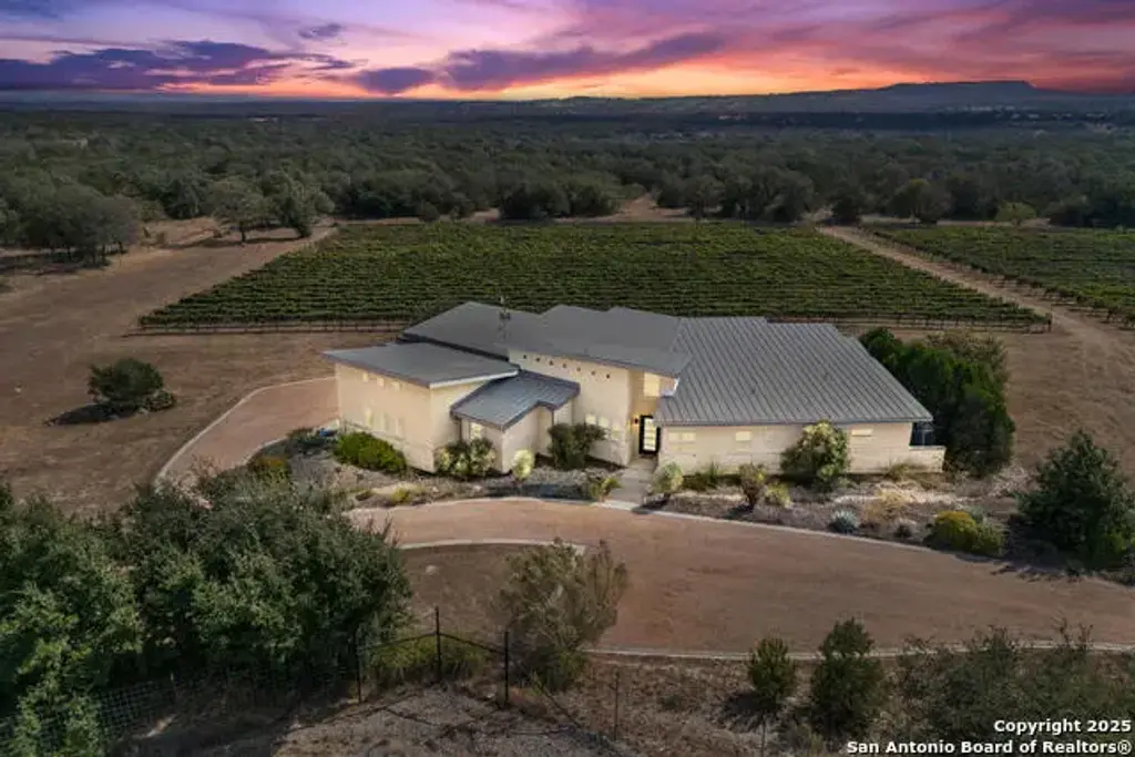 1758 Lincoln Smith Road Rd, Round Mountain