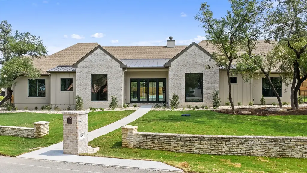 304 Comet, Lakeway