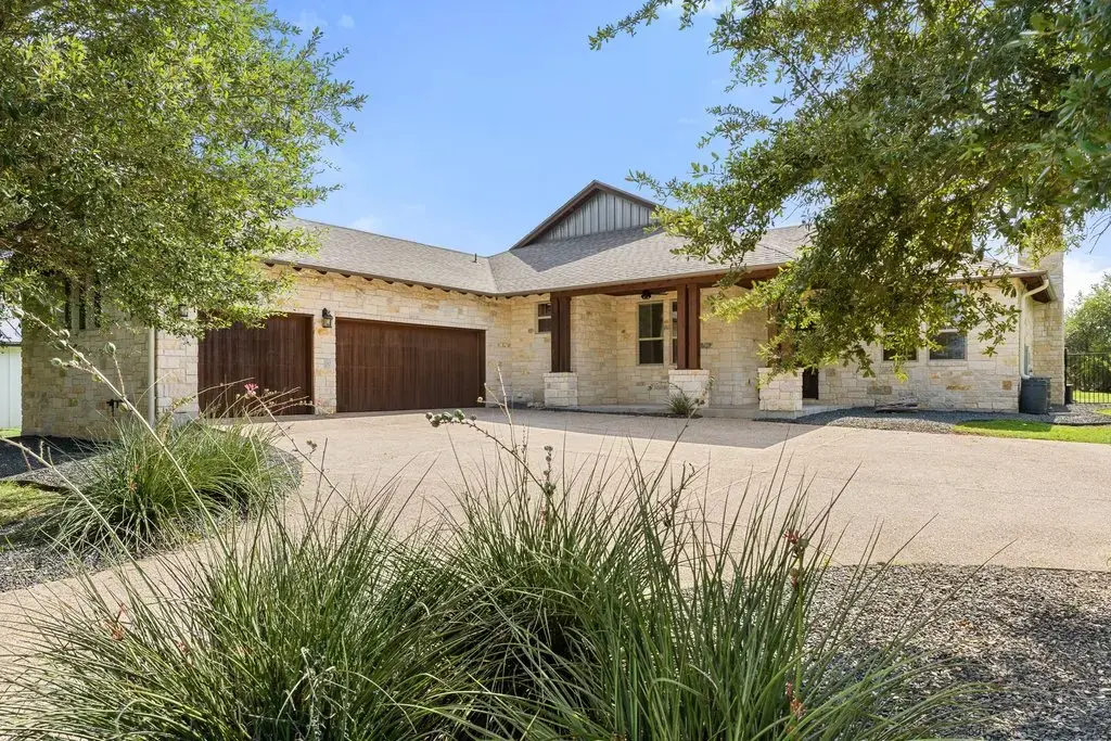 10183 Brangus Rd, Driftwood