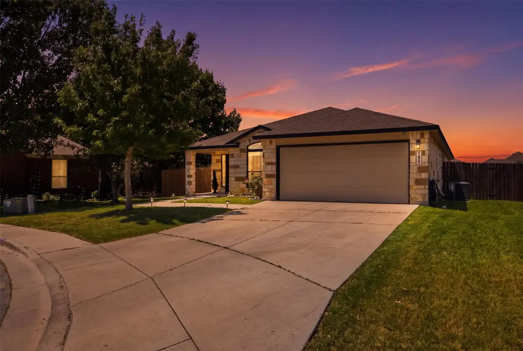1617 Sunflower St, Lockhart