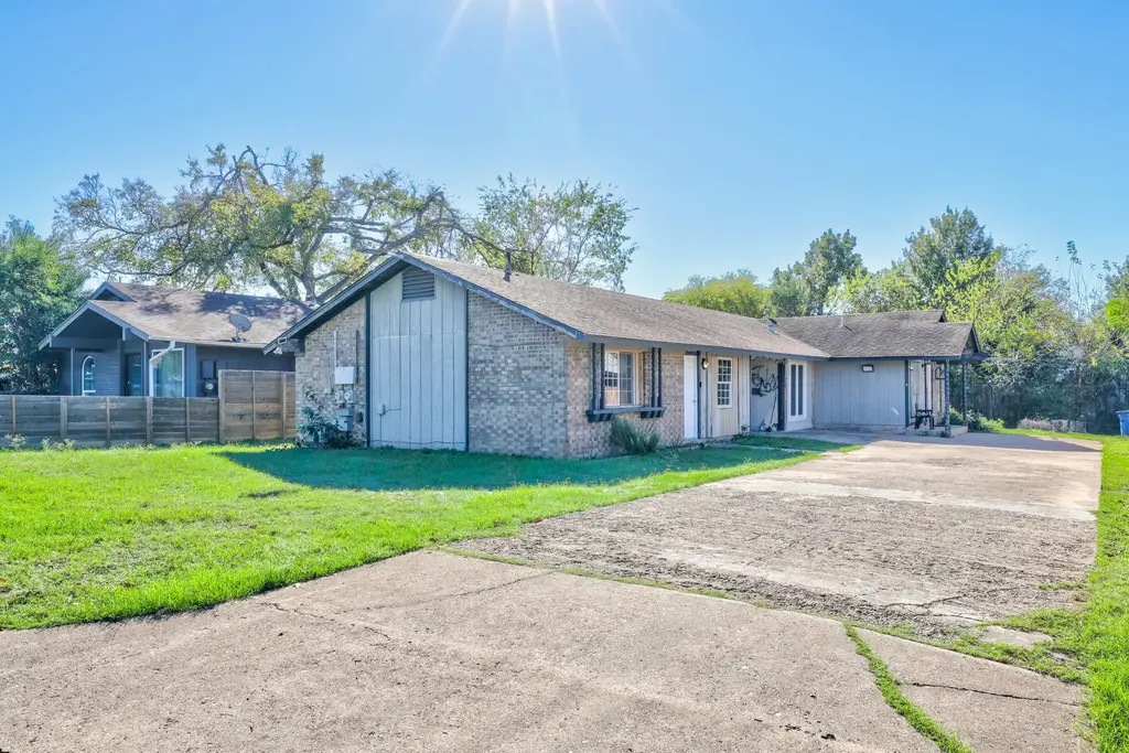 205 Liverpool Dr, Austin